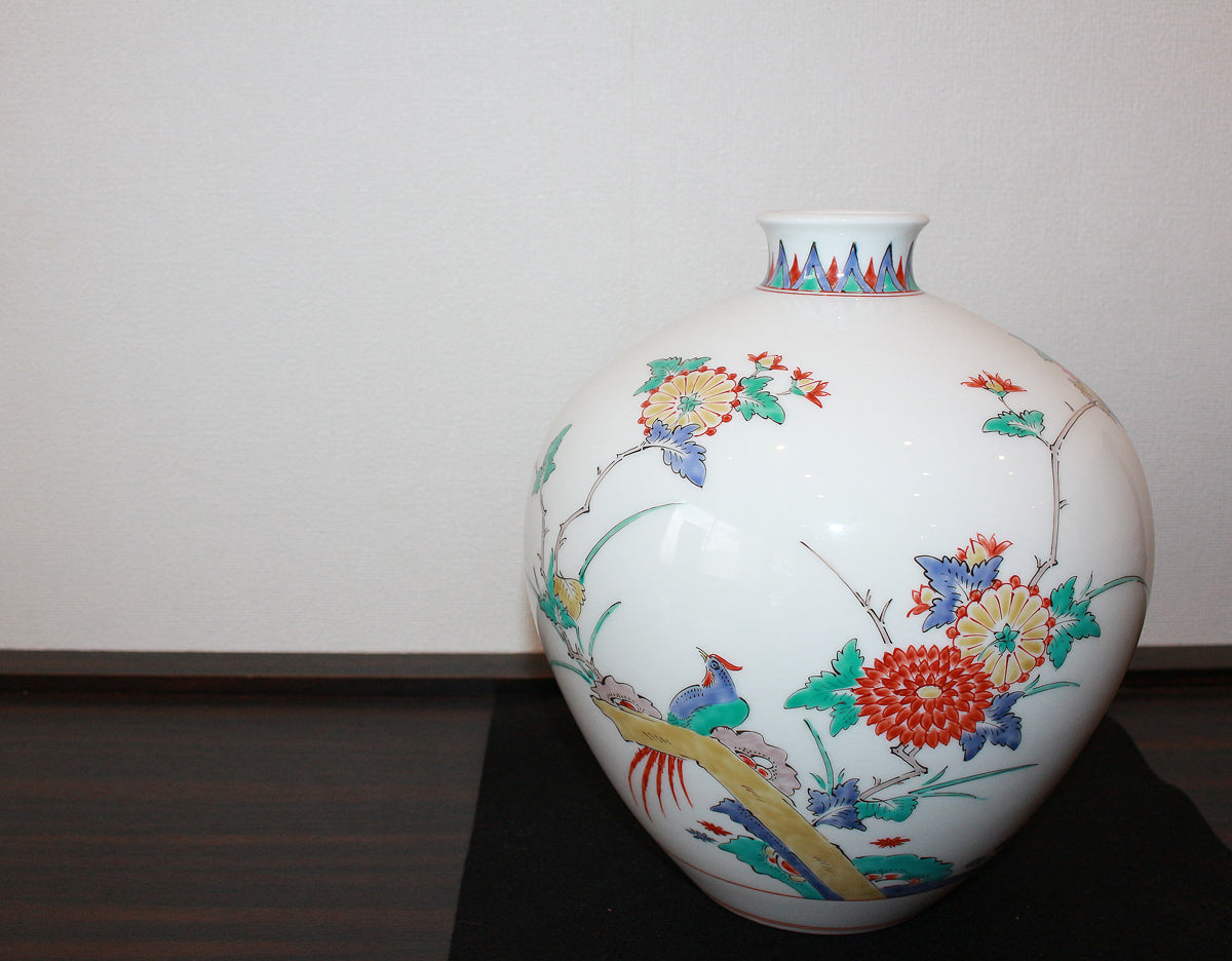 26109 　人間国宝　１４代酒井田柿右衛門	　錦花鳥文花瓶　　SAKAIDA Kakiemon