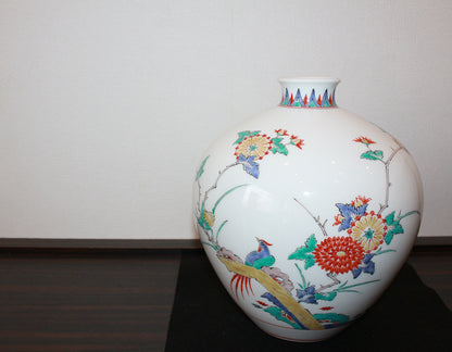 26109 　人間国宝　１４代酒井田柿右衛門	　錦花鳥文花瓶　　SAKAIDA Kakiemon