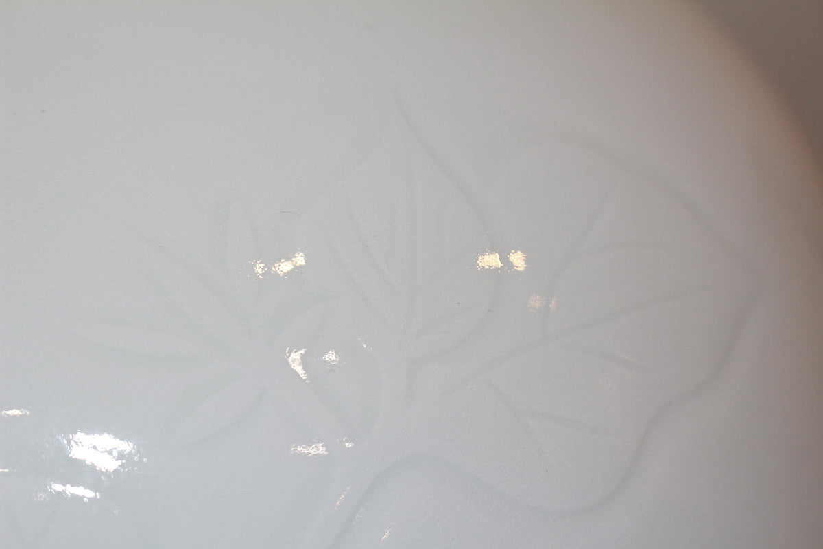 26107　人間国宝　井上萬二	　白磁彫文壷