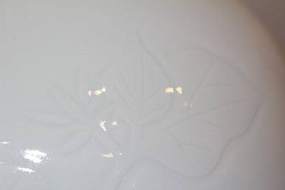 26107　人間国宝　井上萬二	　白磁彫文壷