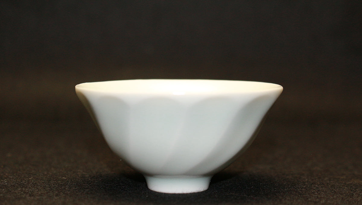 26120 人間国宝 前田昭博 白磁面取盃 MAEDA Akihiro – アート飛田