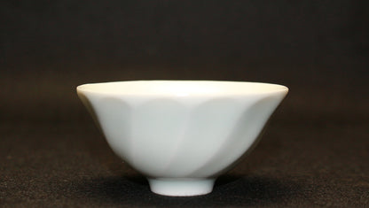 26120　人間国宝　前田昭博	　白磁面取盃　MAEDA Akihiro