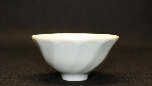 26120　人間国宝　前田昭博	　白磁面取盃　MAEDA Akihiro