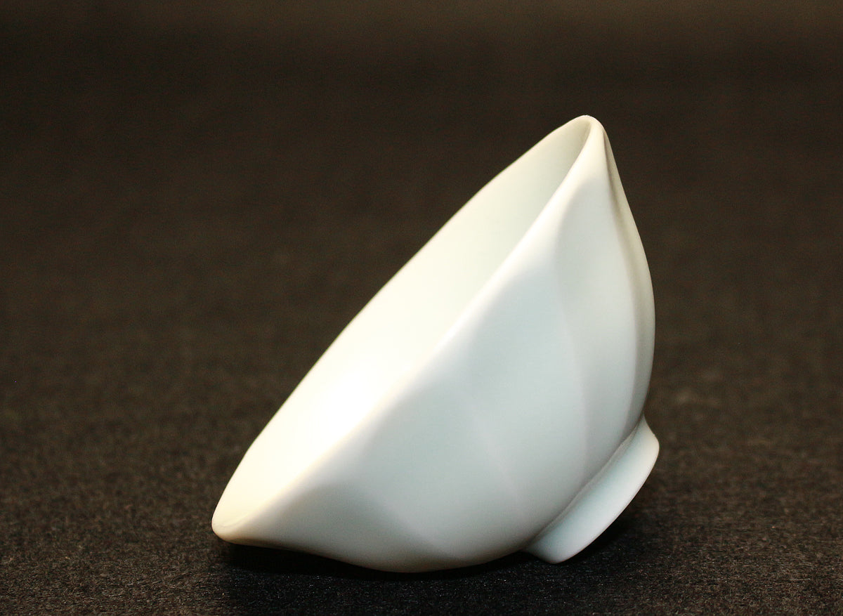 26120 人間国宝 前田昭博 白磁面取盃 MAEDA Akihiro – アート飛田