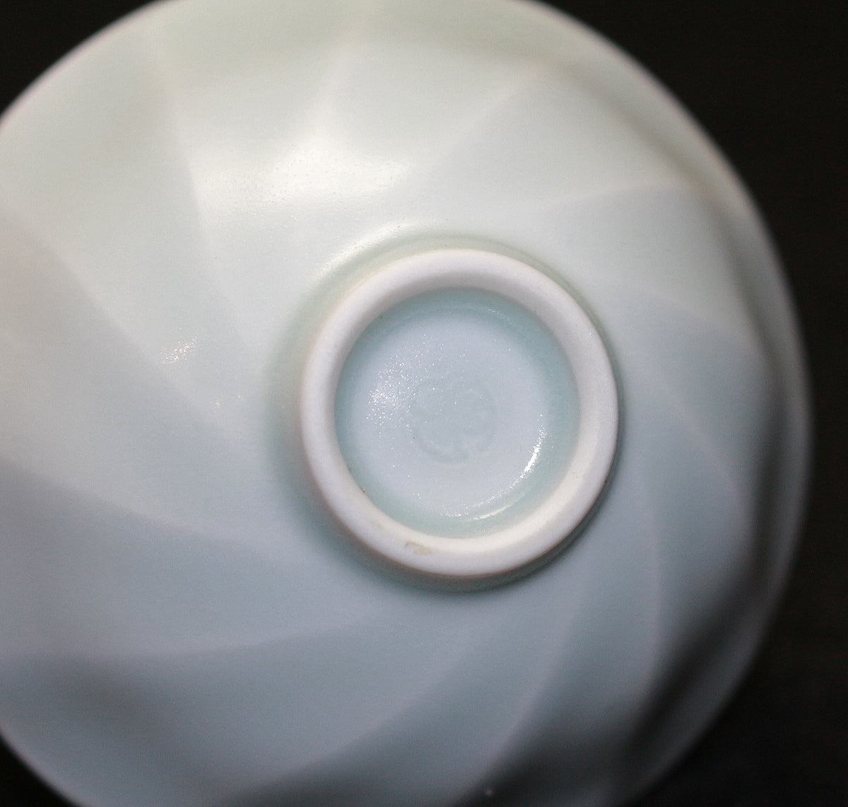 26120　人間国宝　前田昭博	　白磁面取盃　MAEDA Akihiro