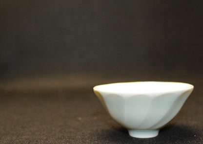 26120　人間国宝　前田昭博	　白磁面取盃　MAEDA Akihiro