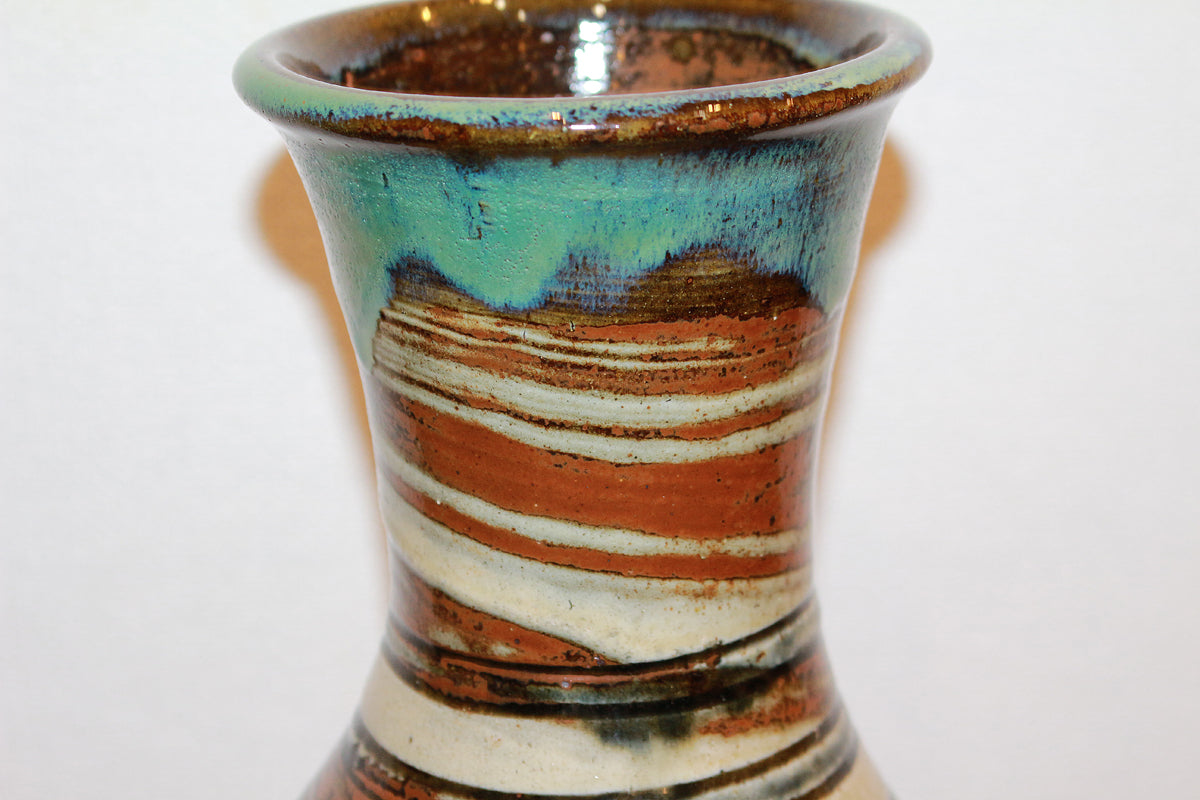 26121 Living National Treasure Jiro Kinjo Tsuboya-yaki Fish Design Jar