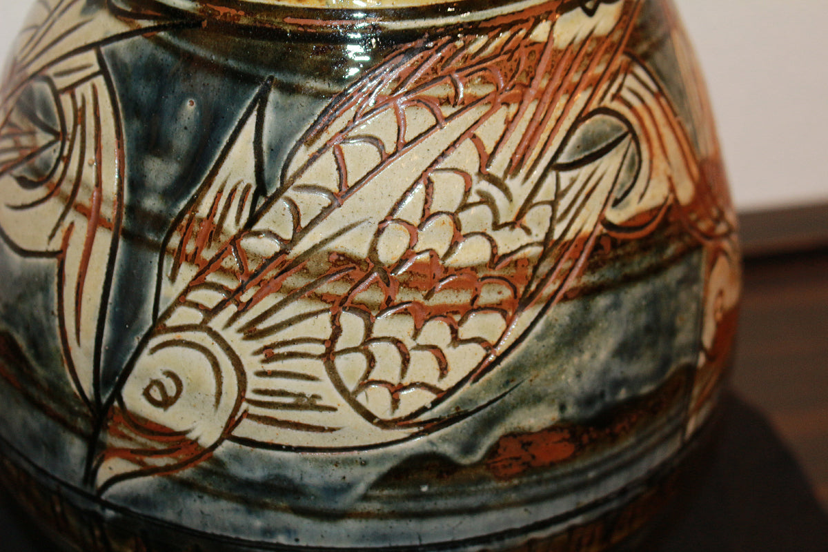 26121 Living National Treasure Jiro Kinjo Tsuboya-yaki Fish Design Jar