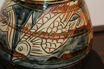 26121 Living National Treasure Jiro Kinjo Tsuboya-yaki Fish Design Jar