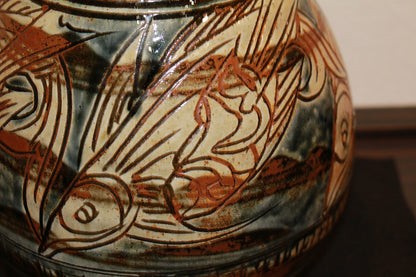 26121 Living National Treasure Jiro Kinjo Tsuboya-yaki Fish Design Jar