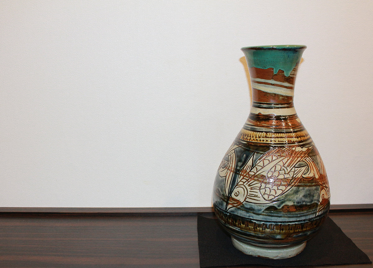 26121 Living National Treasure Jiro Kinjo Tsuboya-yaki Fish Design Jar