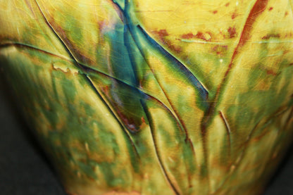 26122	北大路魯山人	 於里扁草絵花入（友斎箱・個展出品作） 　KITAOJI Rosanjin