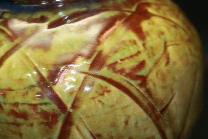 26122	北大路魯山人	 於里扁草絵花入（友斎箱・個展出品作） 　KITAOJI Rosanjin