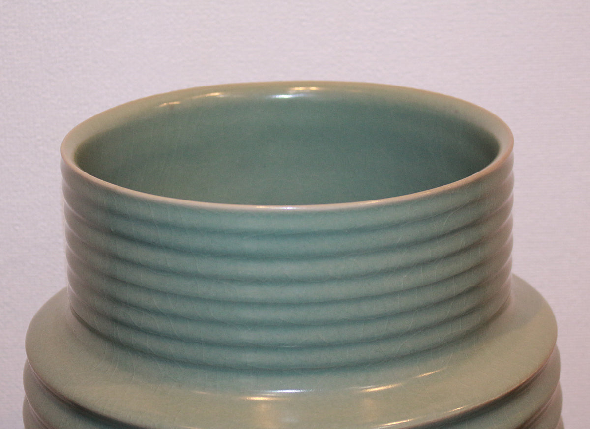 26123　人間国宝　中島宏	青磁壷　NAKAJIMA　Hiroshi