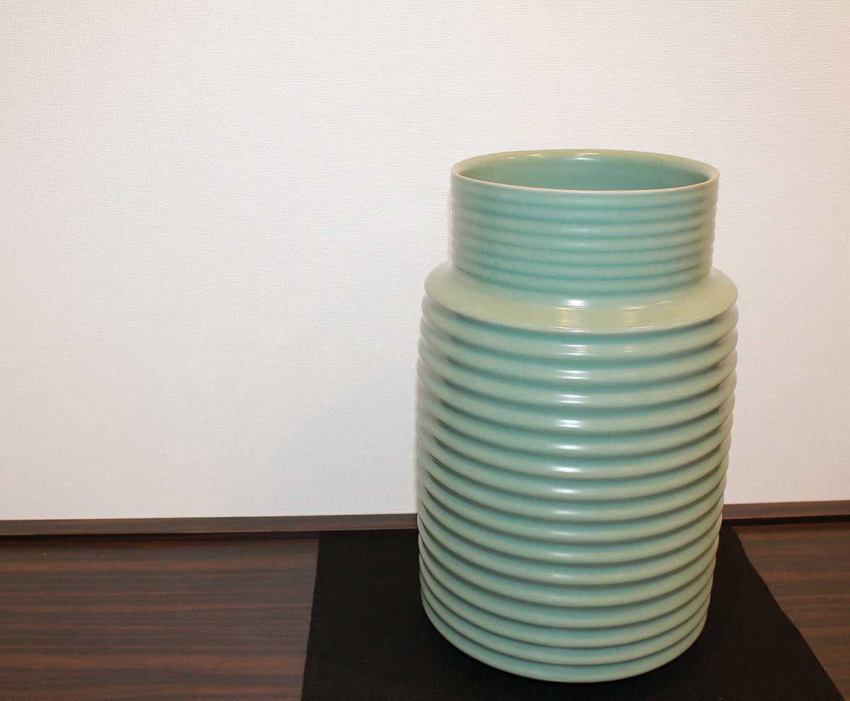 26123　人間国宝　中島宏	青磁壷　NAKAJIMA　Hiroshi